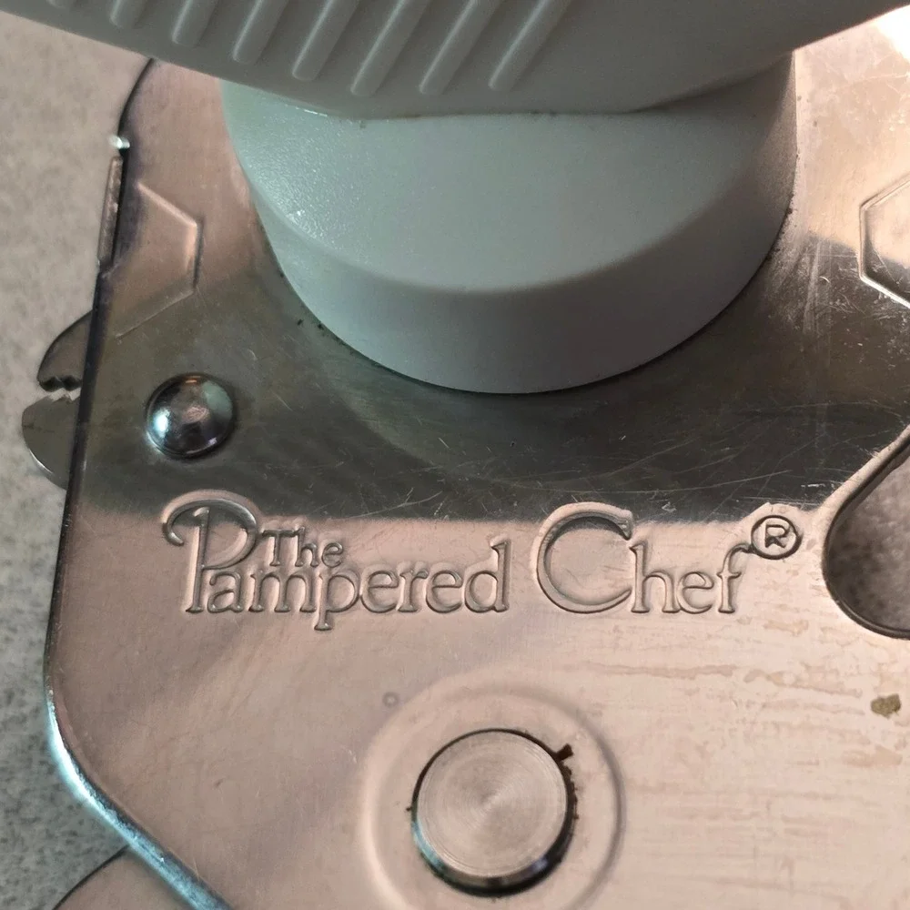 Pampered Chef #2758 Safety Smooth Edge Can Opener White Manual Retired